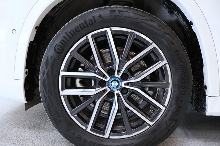 Hvid BMW iX1 fra 2023