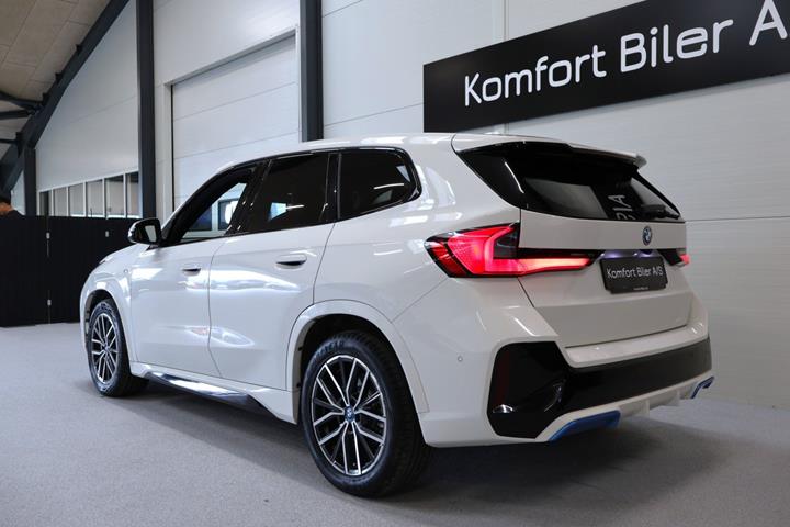 Hvid BMW iX1 fra 2023
