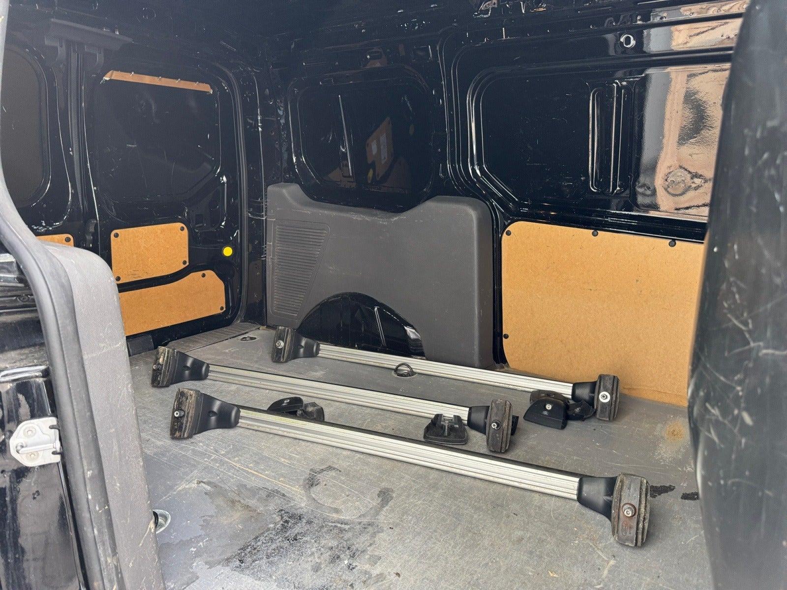 Sort Ford Transit Connect fra 2019