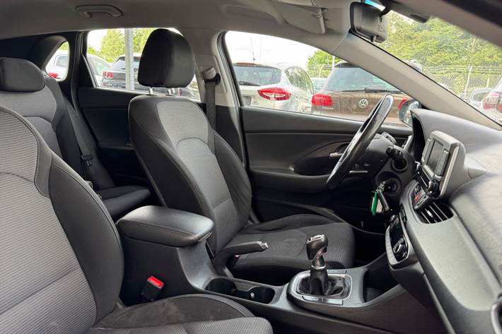 Orange Hyundai i30 fra 2017