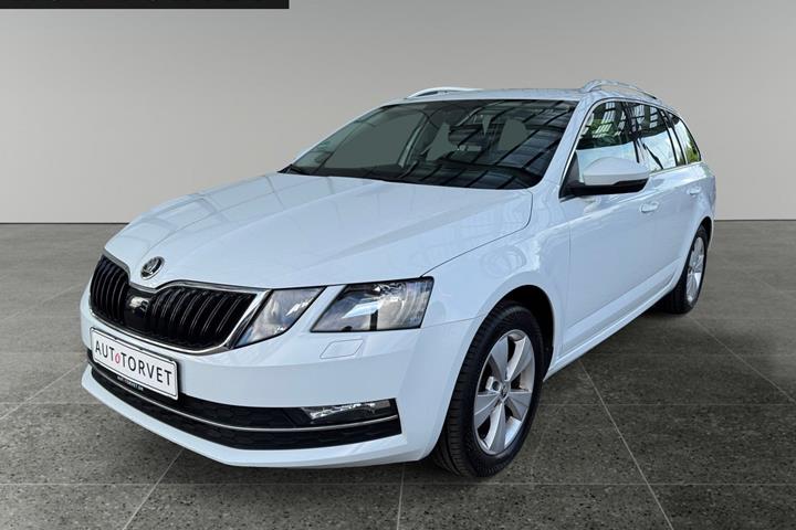 Hvid Skoda Octavia fra 2019 set udefra