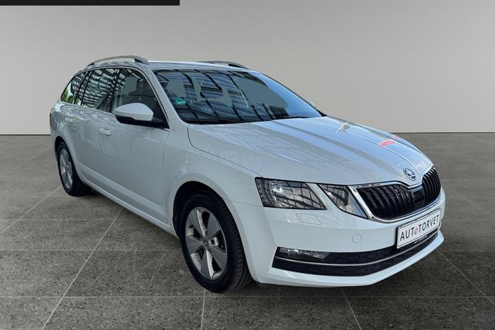 Hvid Skoda Octavia fra 2019