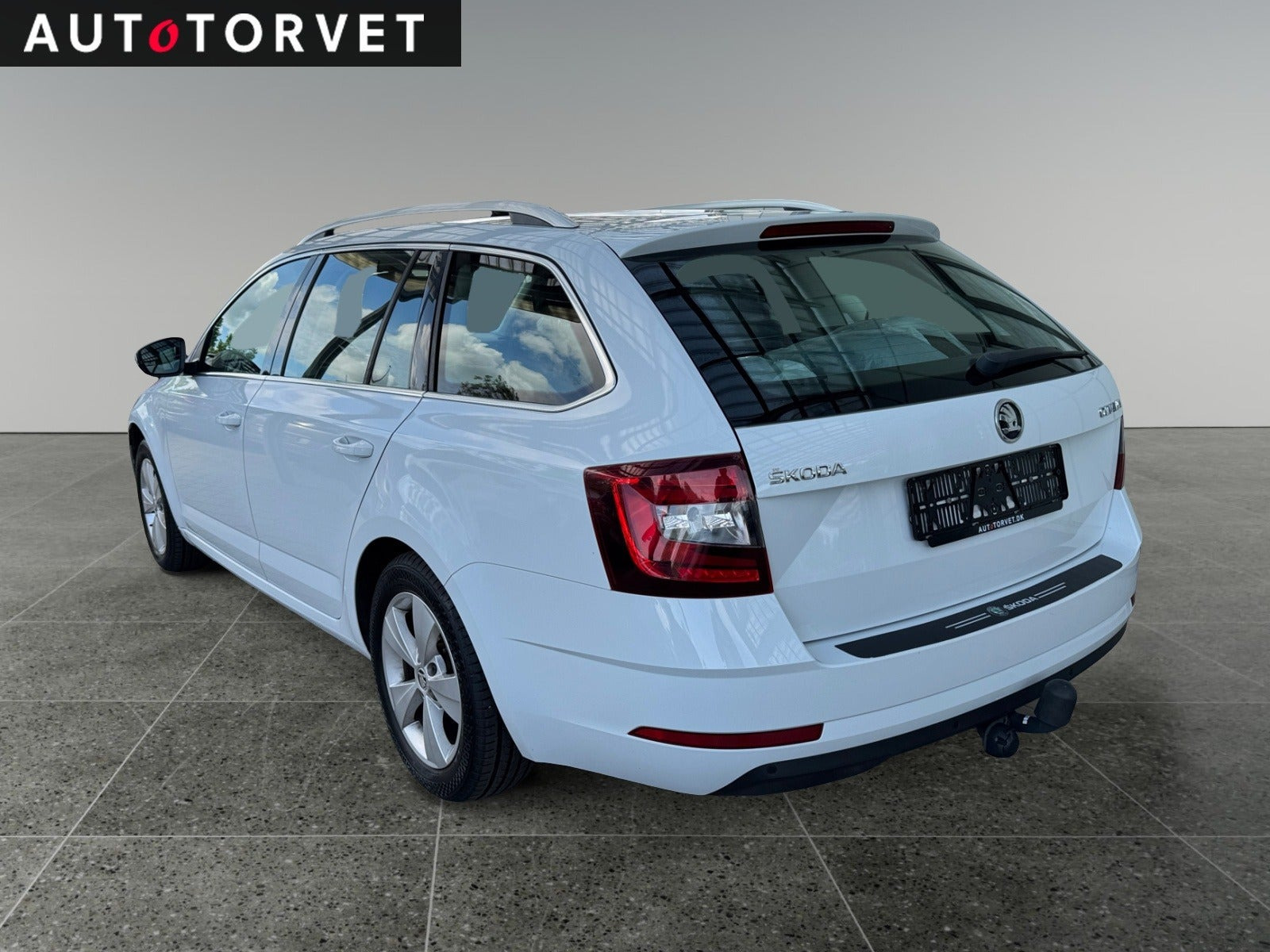 Hvid Skoda Octavia fra 2019