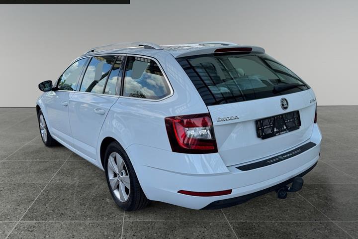 Hvid Skoda Octavia fra 2019