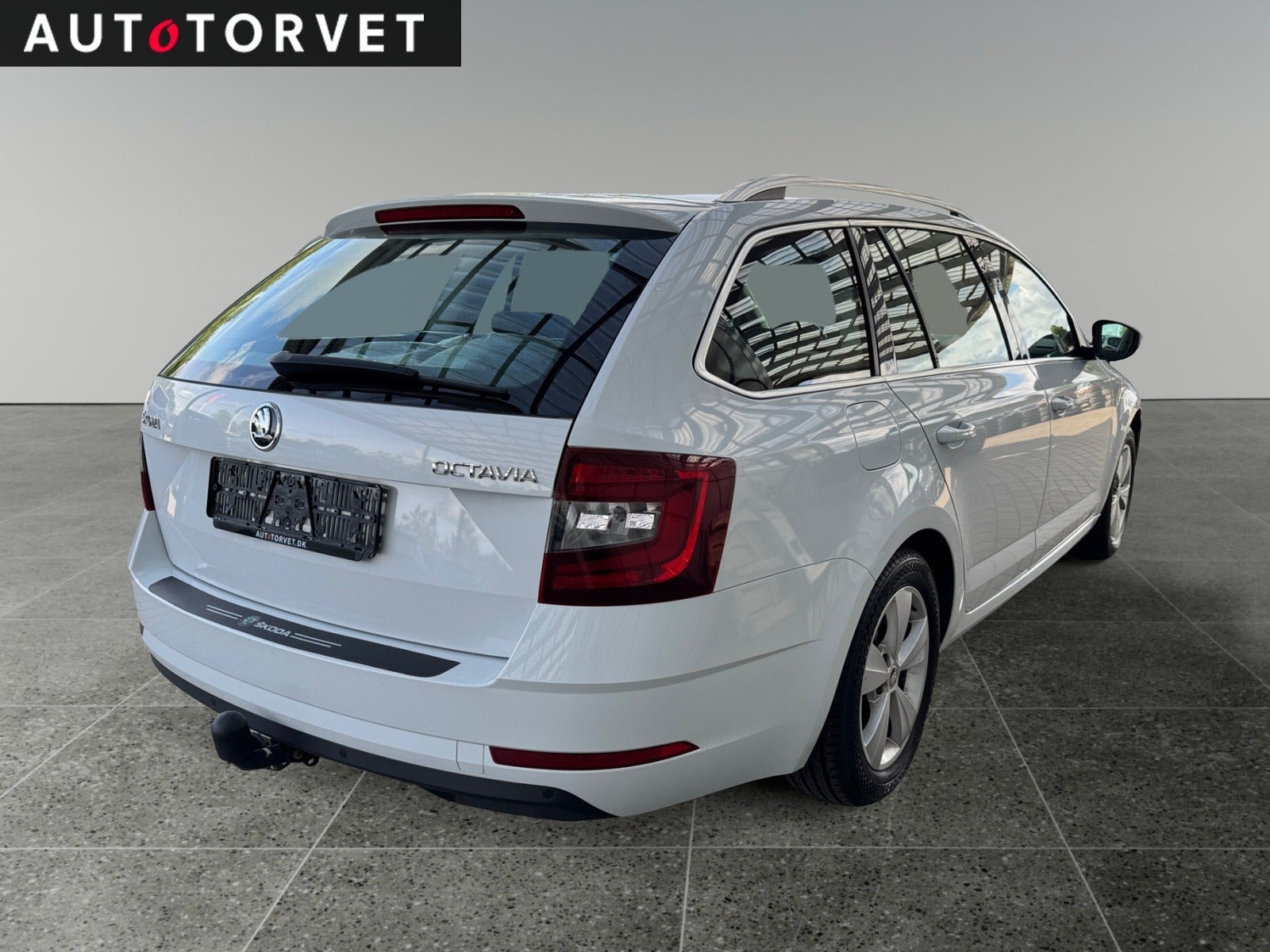 Hvid Skoda Octavia fra 2019
