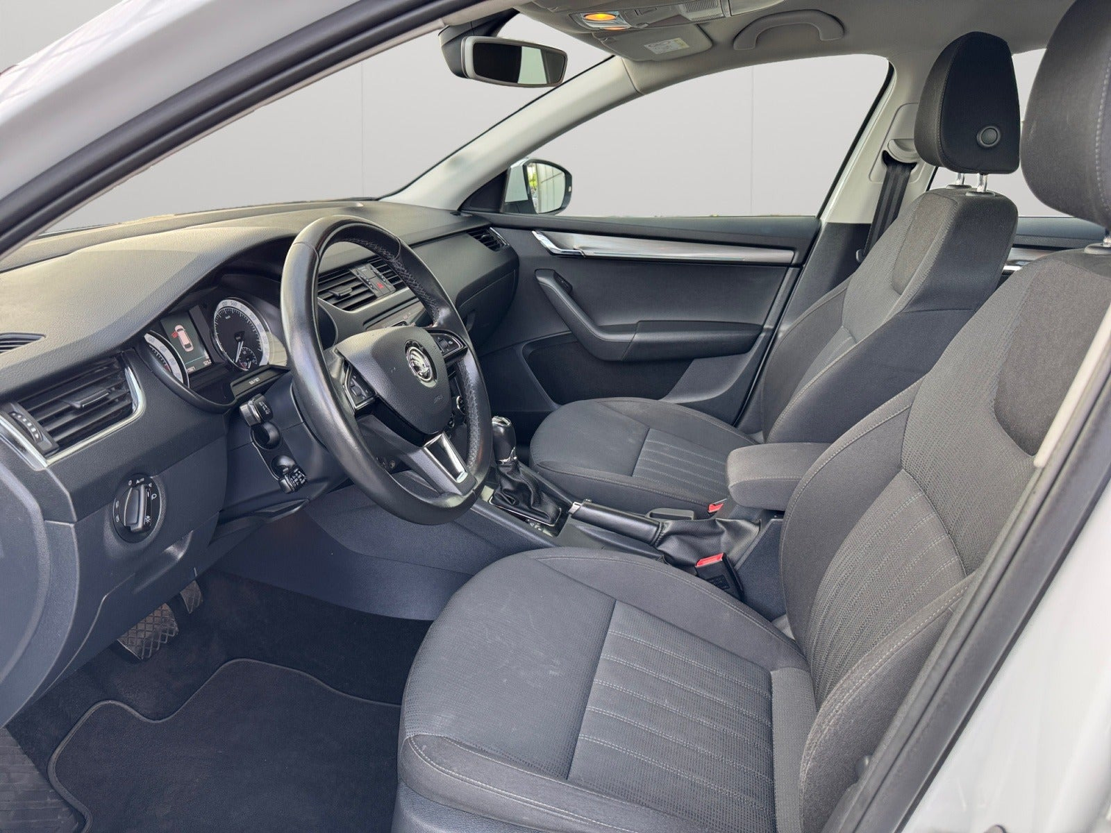 Hvid Skoda Octavia fra 2019