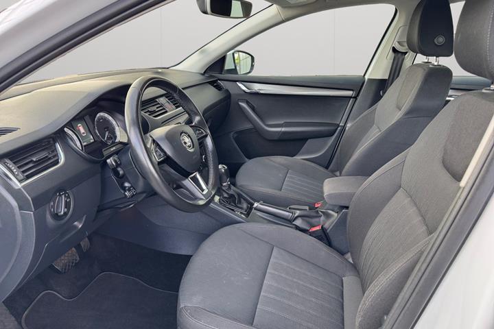 Hvid Skoda Octavia fra 2019