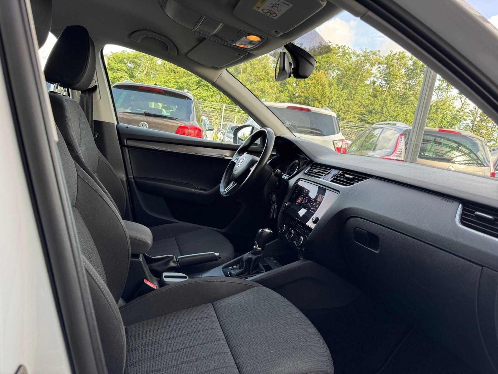 Hvid Skoda Octavia fra 2019