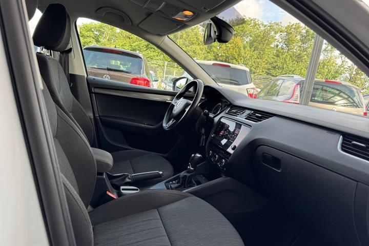 Hvid Skoda Octavia fra 2019