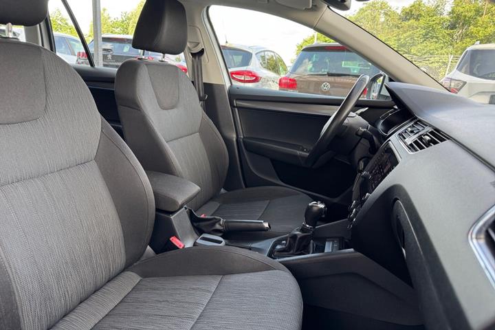 Hvid Skoda Octavia fra 2019