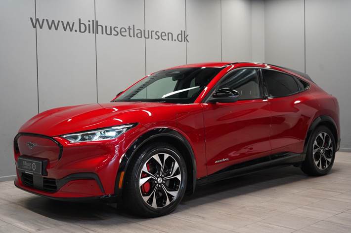 Rød Ford Mustang Mach-E fra 2022