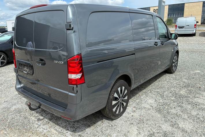 Grå Mercedes Vito 119 fra 2021