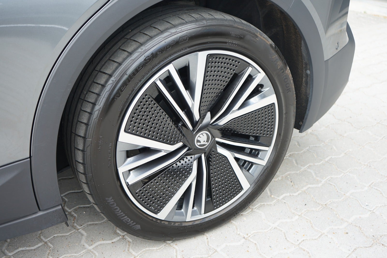 Grå Skoda Elroq fra 2025