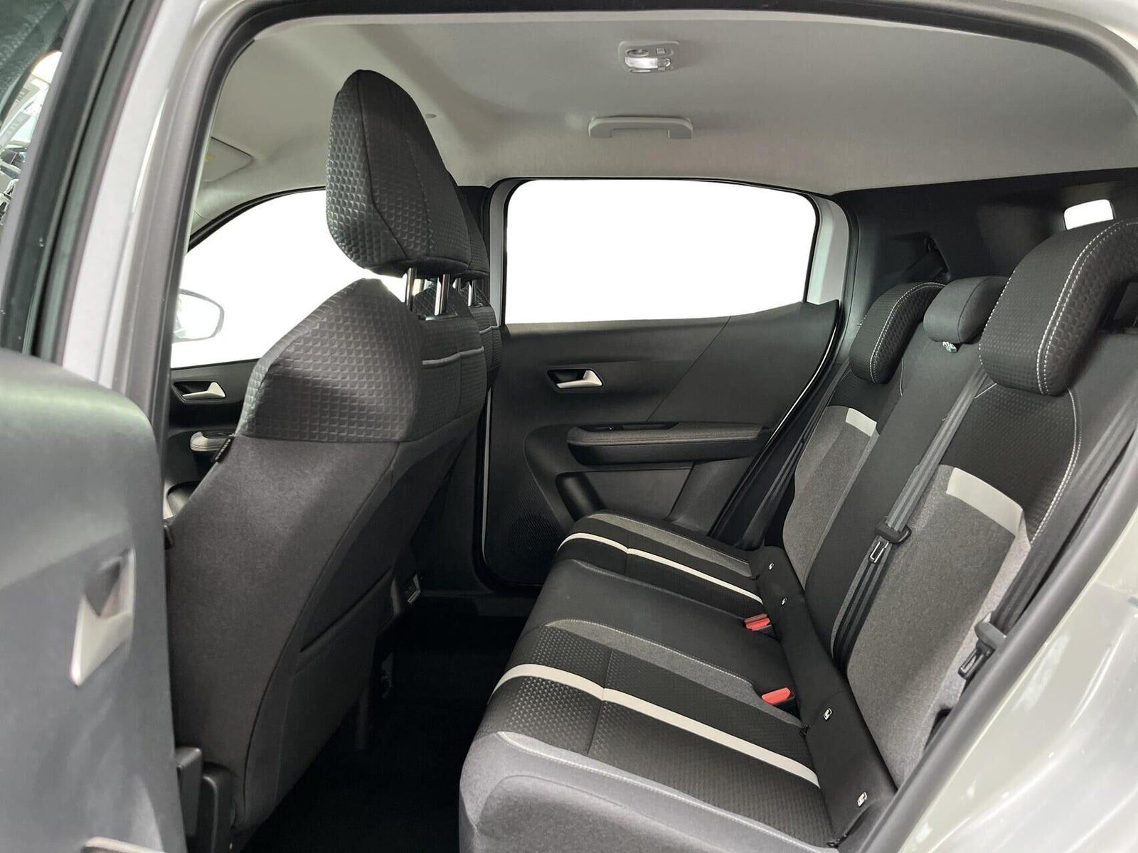 Sølv Opel Frontera fra 2025