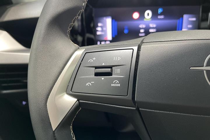 Sølv Opel Frontera fra 2025