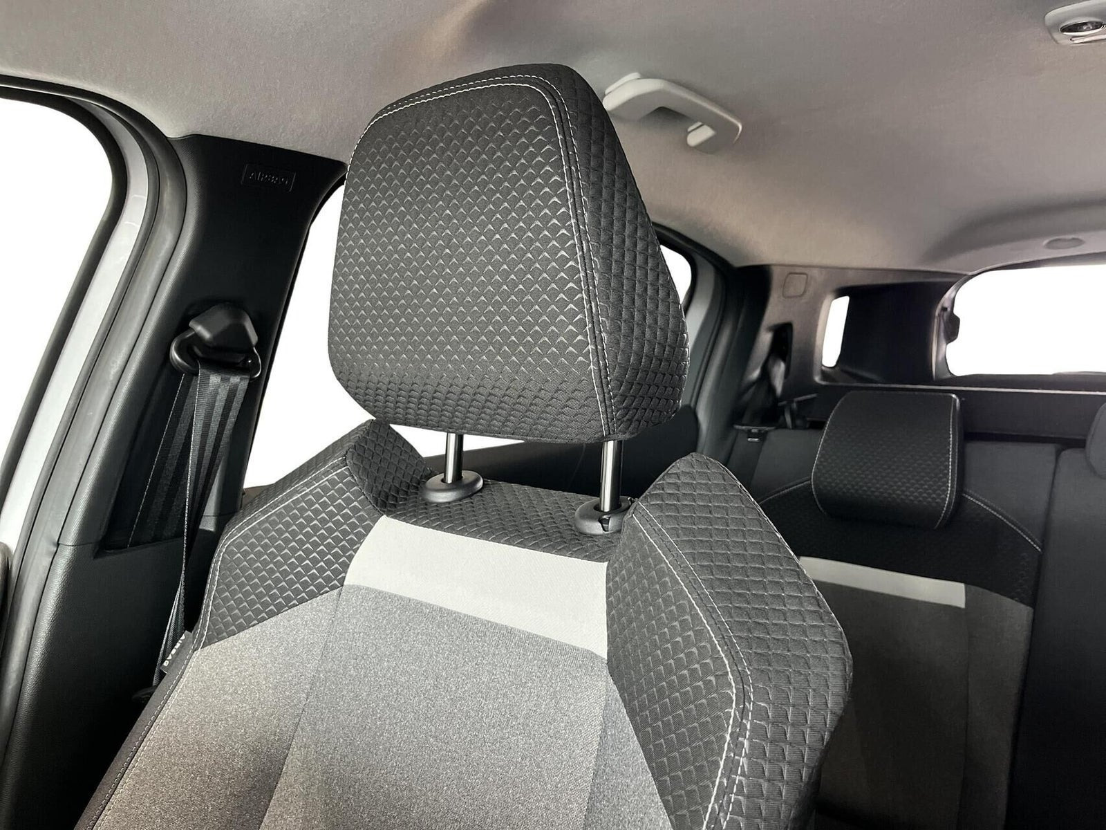 Sølv Opel Frontera fra 2025