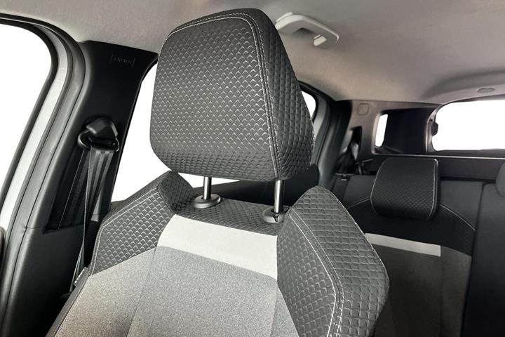 Sølv Opel Frontera fra 2025