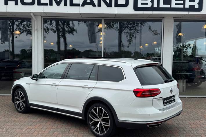 Hvid VW Passat Alltrack fra 2018