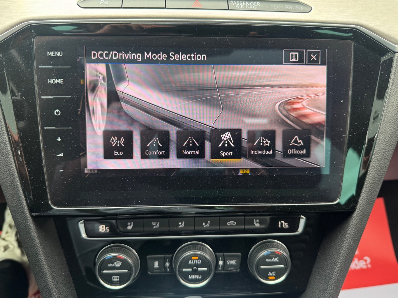 Hvid VW Passat Alltrack fra 2018