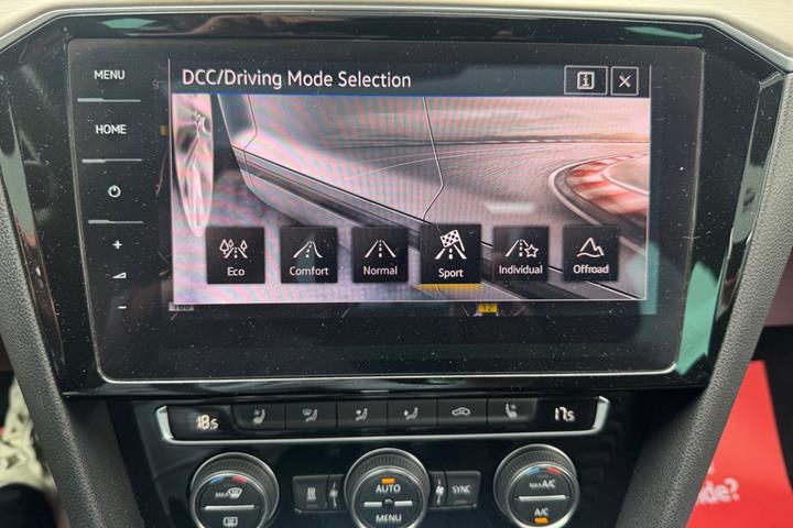 Hvid VW Passat Alltrack fra 2018