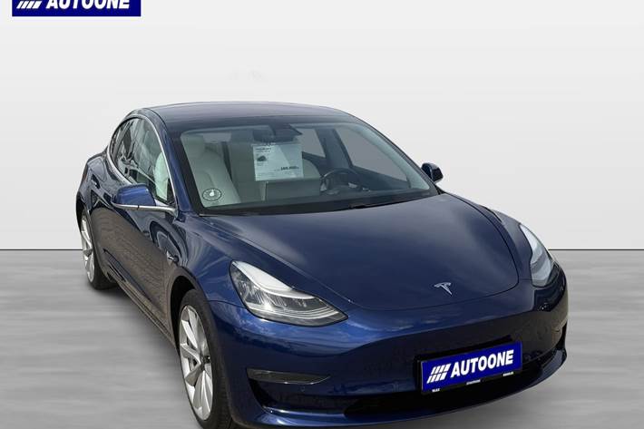 Blå Tesla Model 3 fra 2019