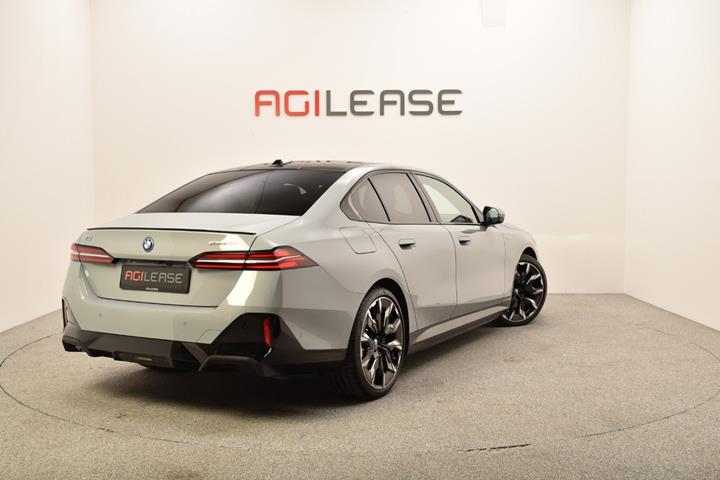 Grå BMW i5 fra 2024
