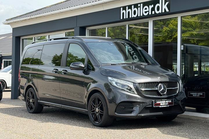 Grå Mercedes V300 d fra 2020 set udefra