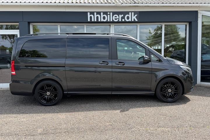 Grå Mercedes V300 d fra 2020