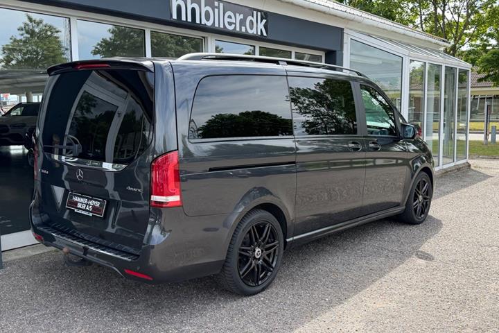 Grå Mercedes V300 d fra 2020