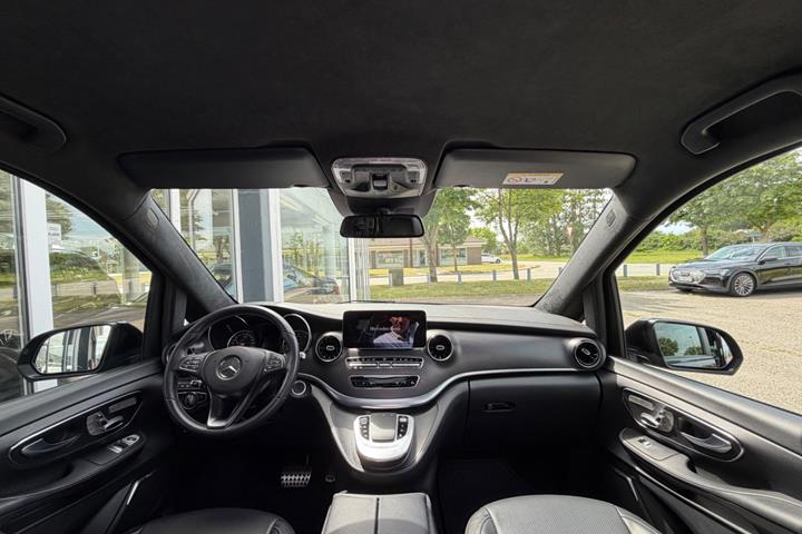Grå Mercedes V300 d fra 2020