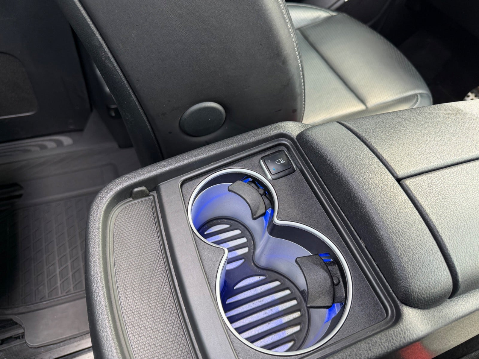 Grå Mercedes V300 d fra 2020