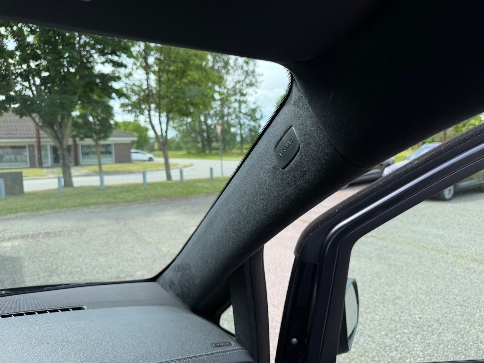 Grå Mercedes V300 d fra 2020