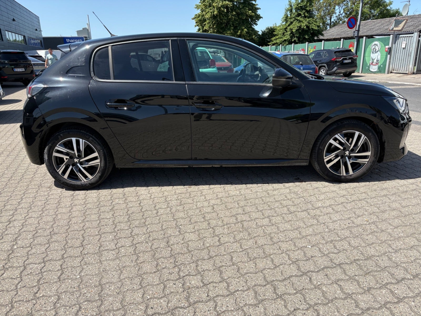 Rød Peugeot 208 fra 2021
