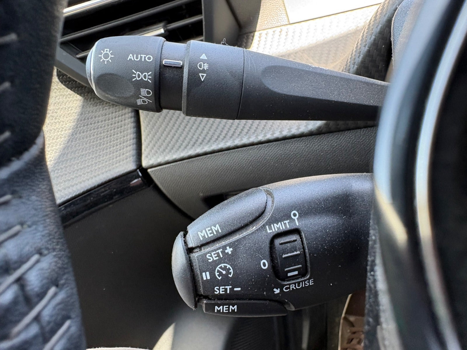 Rød Peugeot 208 fra 2021