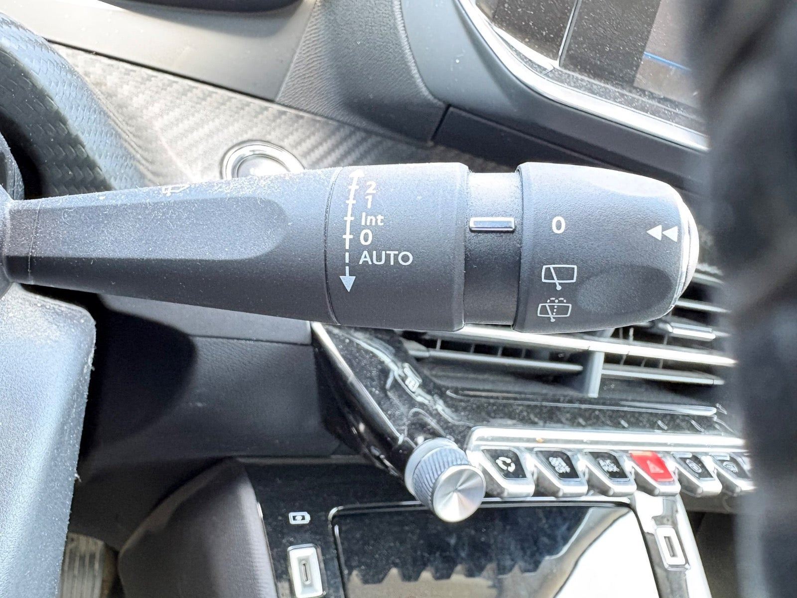 Rød Peugeot 208 fra 2021