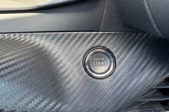 Rød Peugeot 208 fra 2021