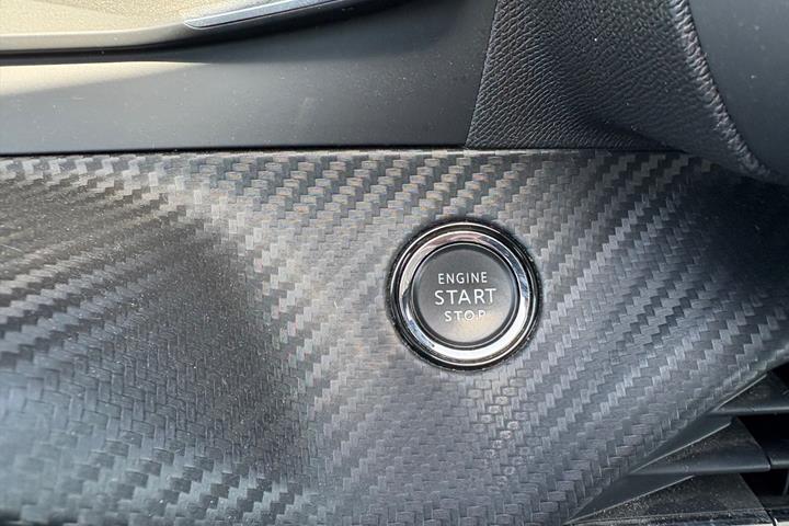 Rød Peugeot 208 fra 2021