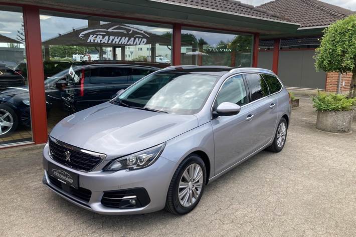 Grå Peugeot 308 fra 2019