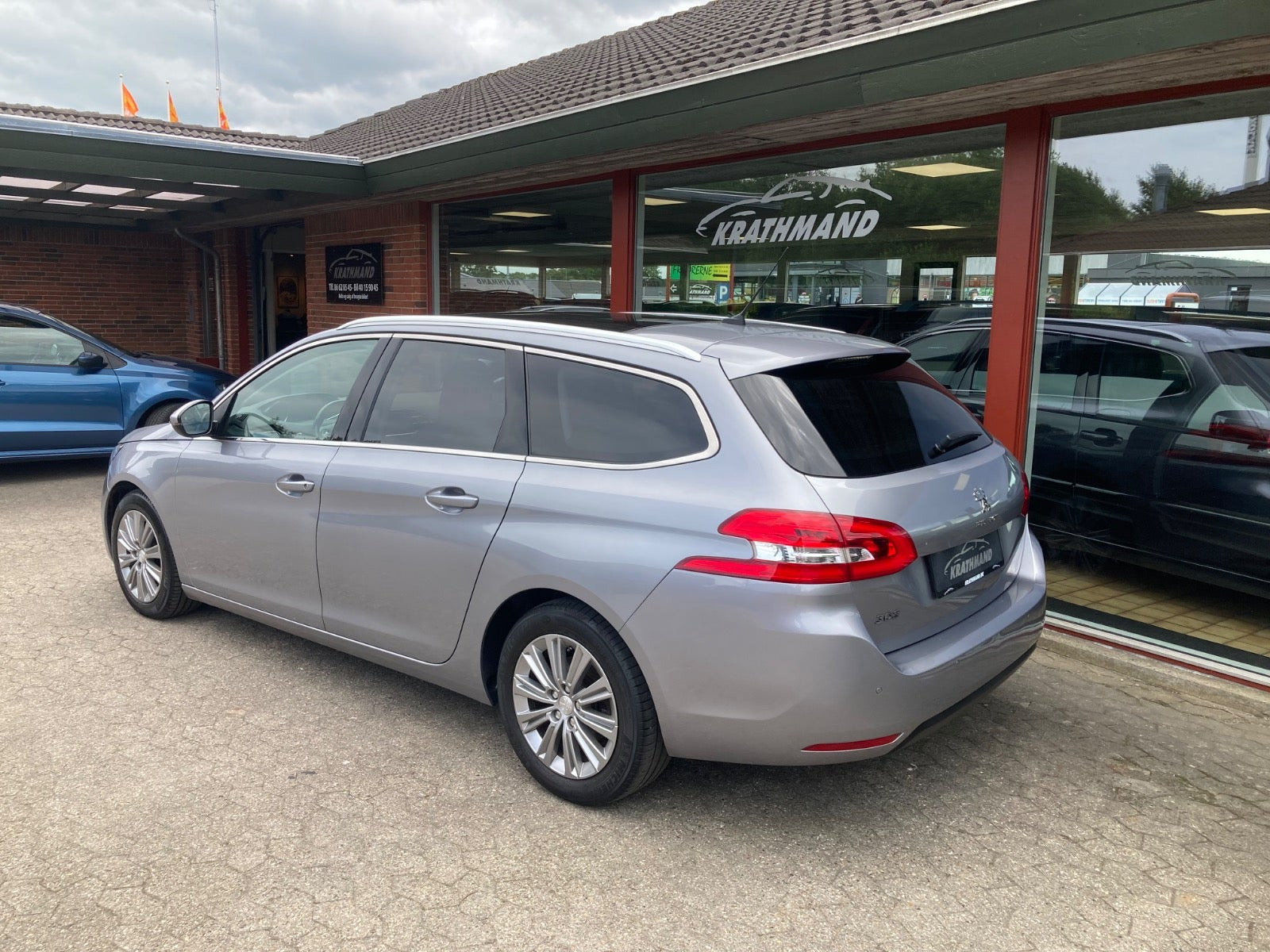 Grå Peugeot 308 fra 2019