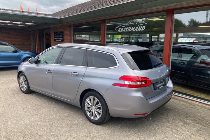 Grå Peugeot 308 fra 2019