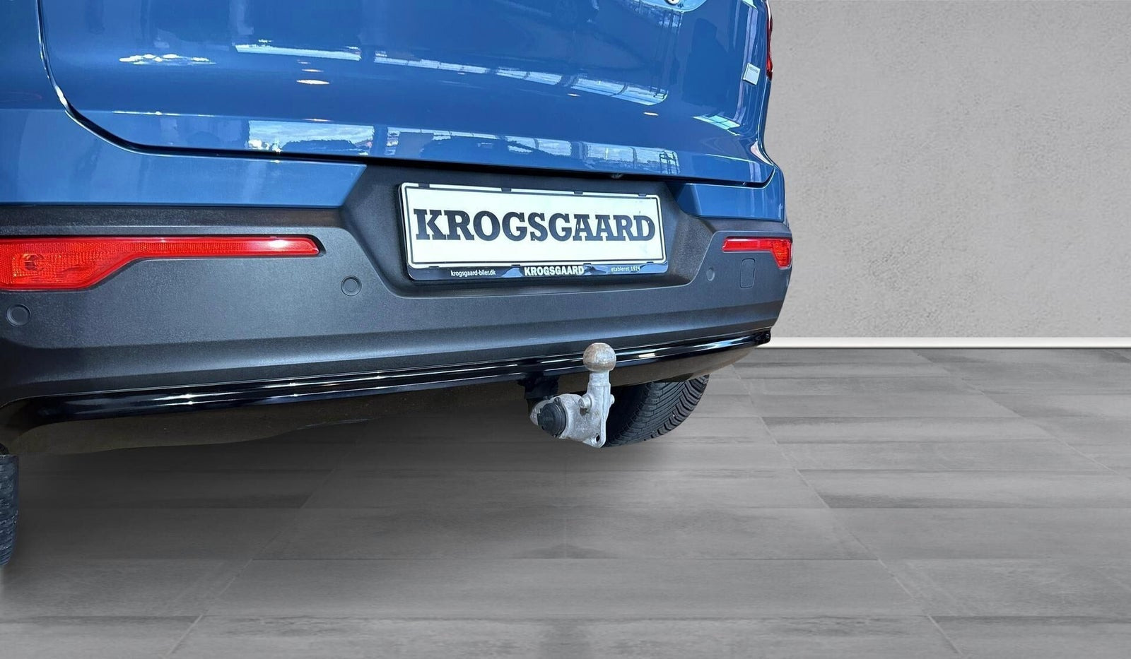Blå Volvo XC40 fra 2023