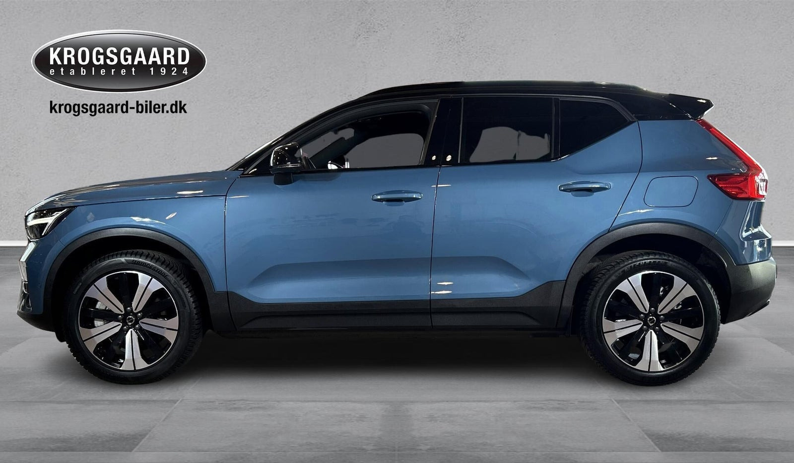 Blå Volvo XC40 fra 2023