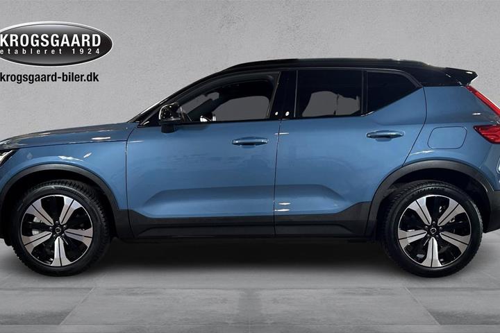 Blå Volvo XC40 fra 2023