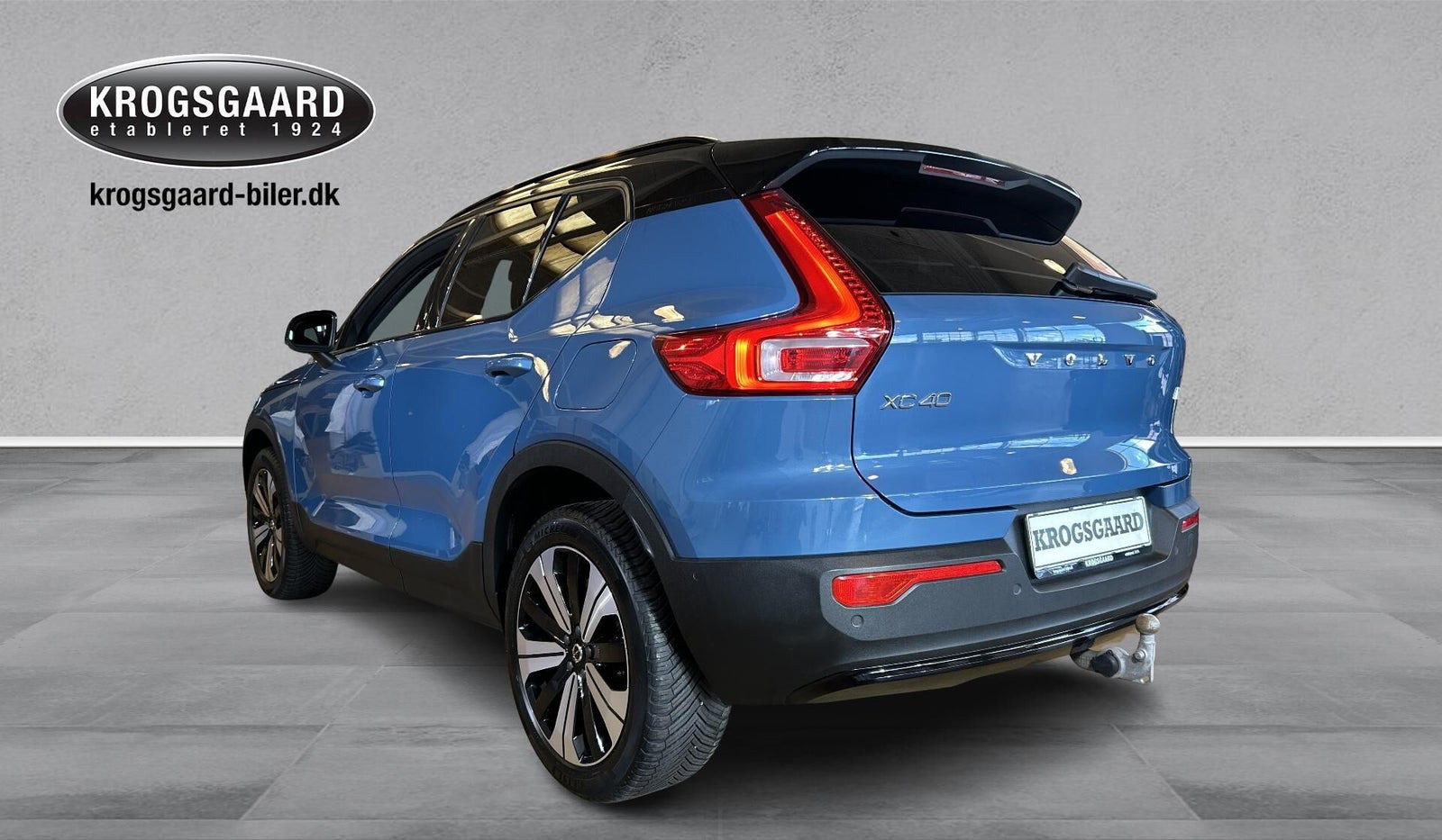 Blå Volvo XC40 fra 2023