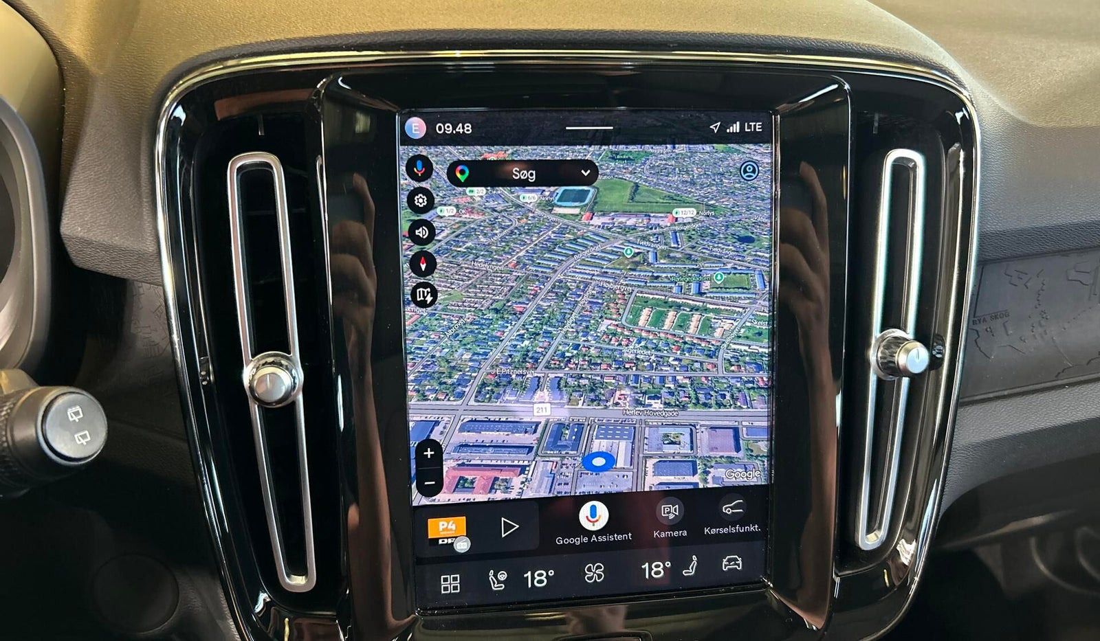 Blå Volvo XC40 fra 2023