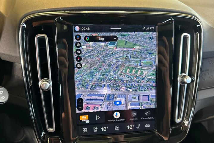 Blå Volvo XC40 fra 2023