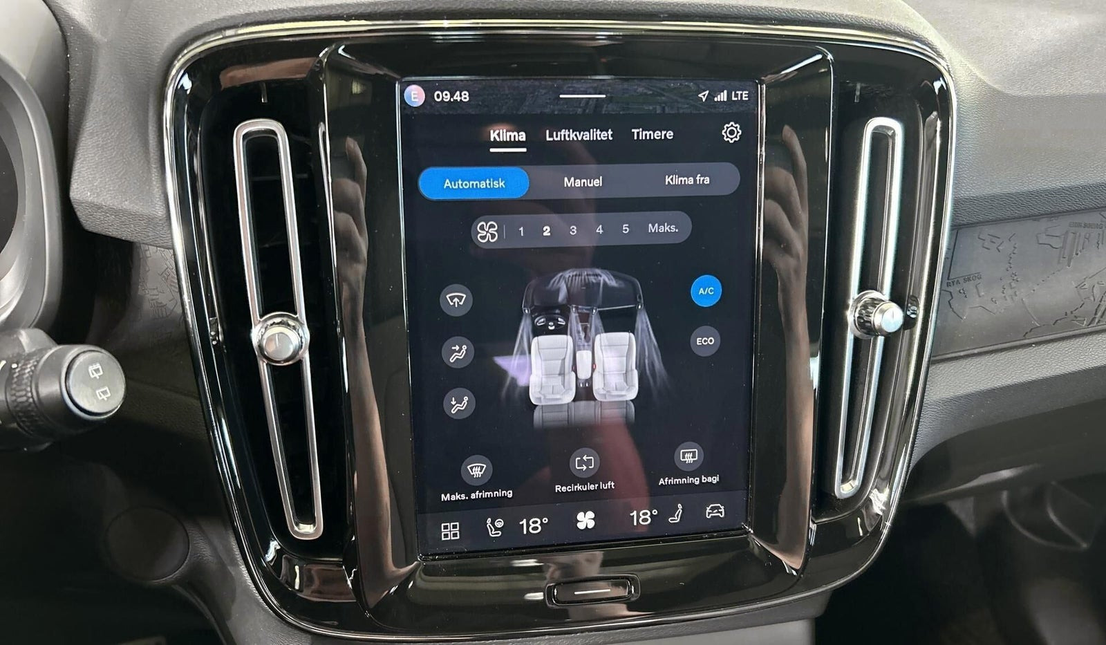 Blå Volvo XC40 fra 2023