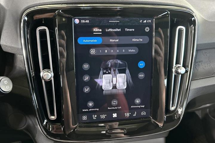 Blå Volvo XC40 fra 2023