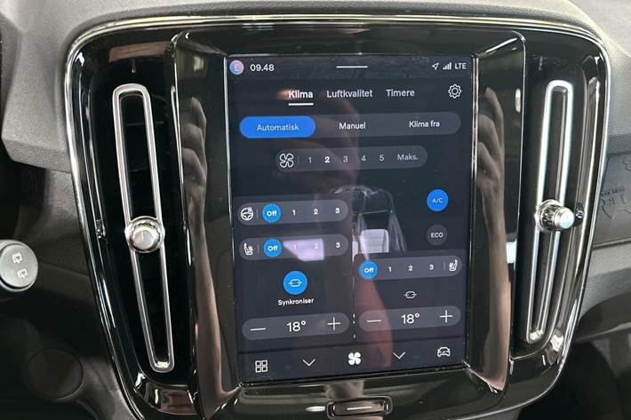 Blå Volvo XC40 fra 2023
