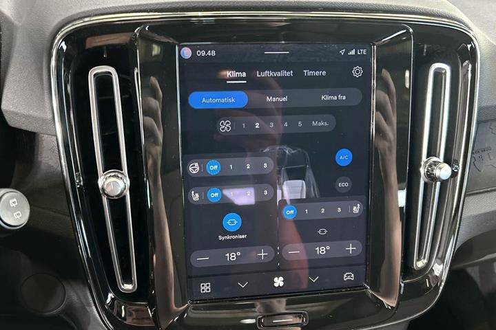 Blå Volvo XC40 fra 2023